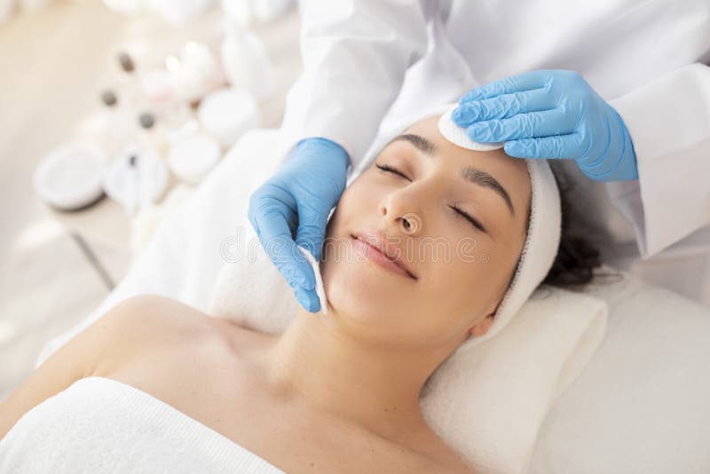 Professional Beauty Salon & Bridal Makeup Services